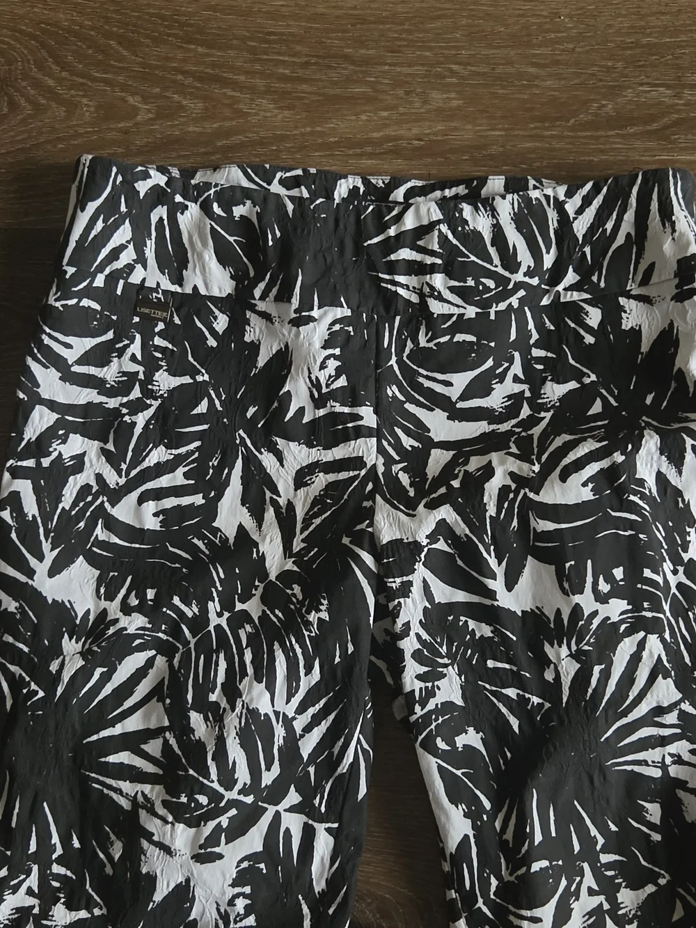 LISETTE Black and White Abstract Leaf-Print Skirt Sz Large